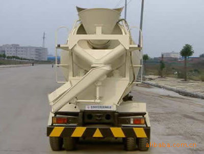 廣東干粉式混凝土攪拌車 東正品牌的卓越品質(zhì)與可靠運輸解決方案