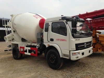 陜汽華康混凝土攪拌車 品質(zhì)與價格的雙重優(yōu)勢